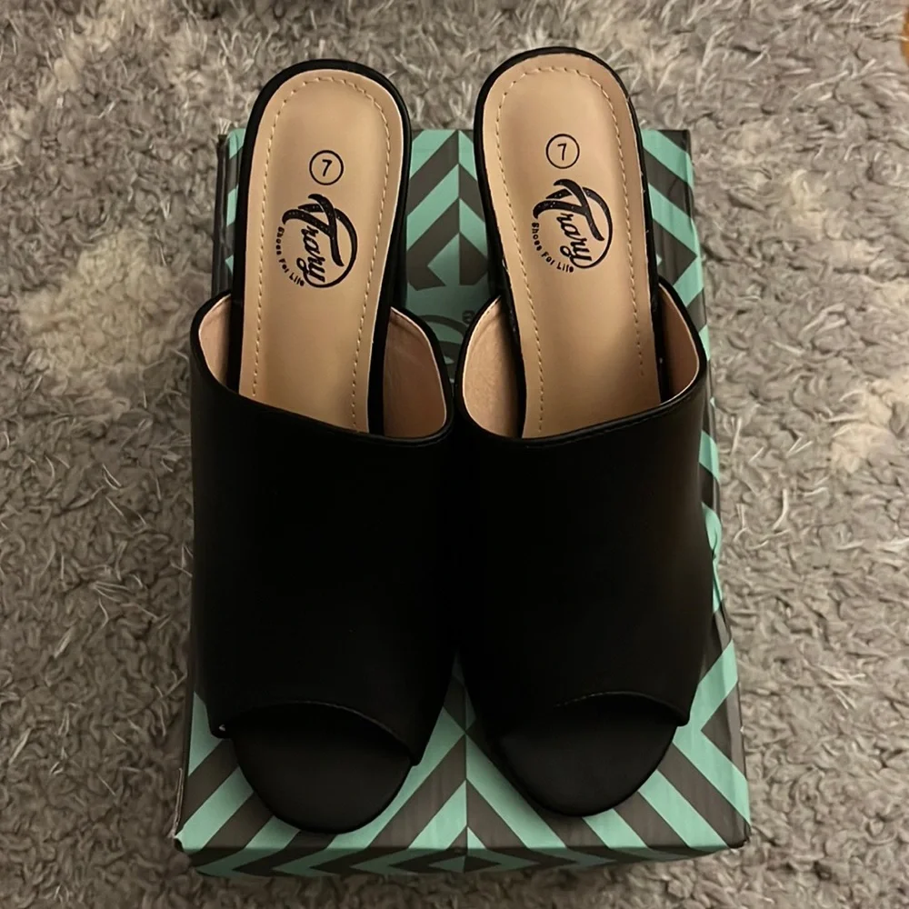 Mules - Picture 1 of 5